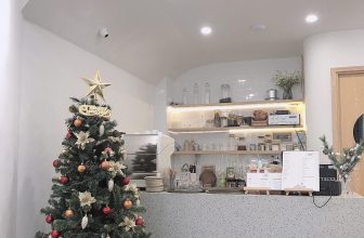 [☕️🇻🇳] A Room Café – Quán cà phê 🥤 Top1Coffee ☕️ Thêm một chút đường cà phê có ngọt,thêm 1 chút tình mình có thuộc về nhau…
Không gian ở A room luôn khiến ngta cảm thấy ấm áp , shares-9✔️ , likes-714❤️️ , date-2020-12-16 03:47:49🇻🇳🇻🇳🇻🇳📰🆕