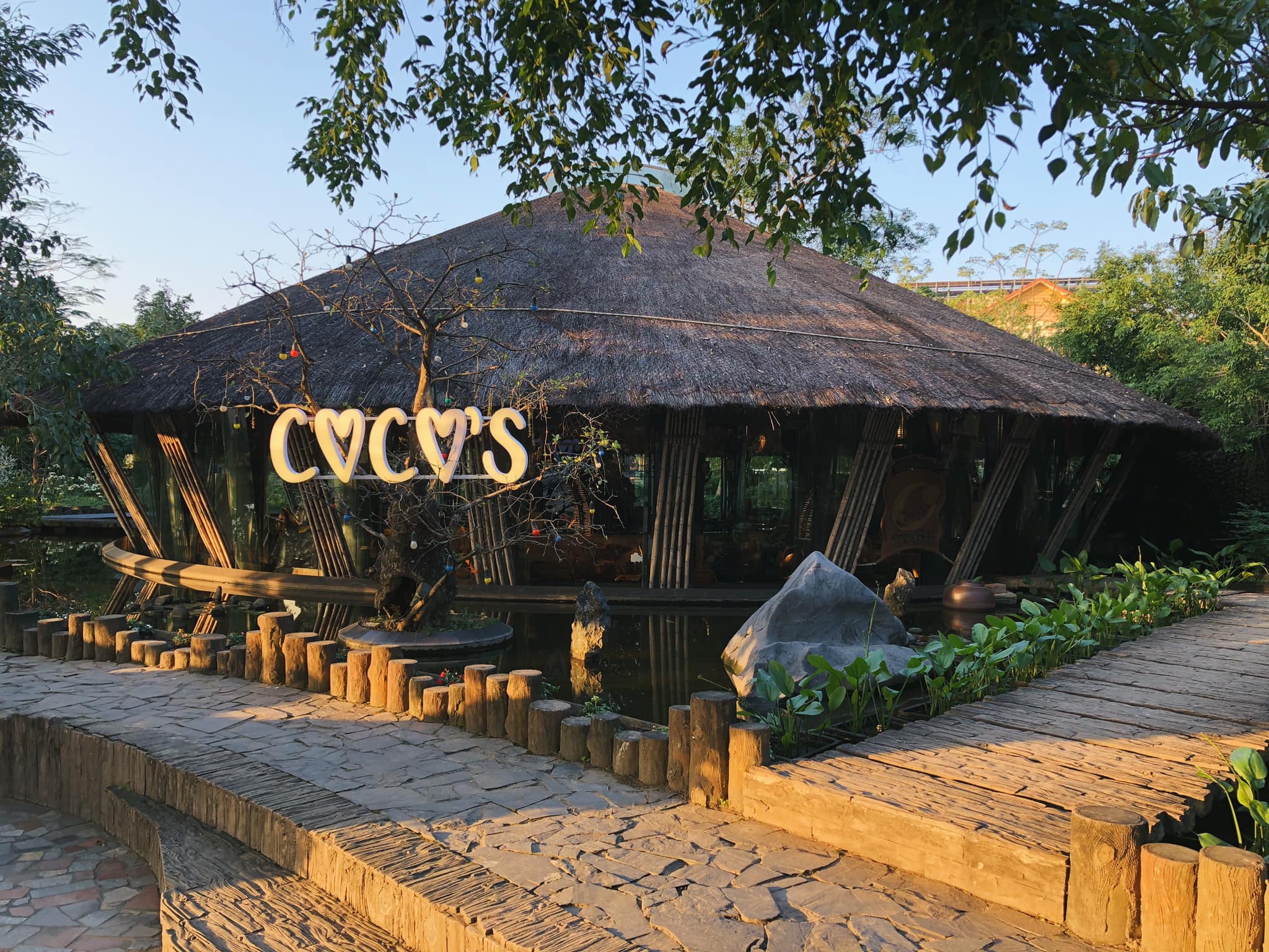 [☕️🇻🇳] CoCo’s Coffee 🥤 Top1Coffee ☕️ Những ngày của tháng cuối cùng trong năm…
Về cùng những cơn gió lạnh mặc sức phả vào nhịp thở những vội vã, những to loan tất  , shares-0✔️ , likes-11❤️️ , date-2021-01-14 04:09:52🇻🇳🇻🇳🇻🇳📰🆕