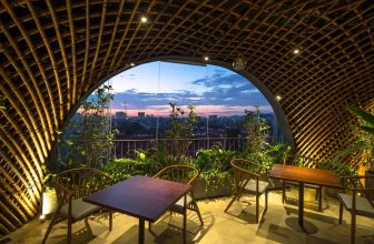 [☕️🇻🇳] Nocenco Coffee 🥤 Top1Coffee ☕️ Ô cửa sổ khổng lồ này  không biết đã nghe trộm được bao nhiêu câu chuyện vui buồn,đã đón bao nhiêu làn gió thoáng qua,đã chìm tr , shares-1✔️ , likes-61❤️️ , date-2021-03-05 10:33:32🇻🇳🇻🇳🇻🇳📰🆕