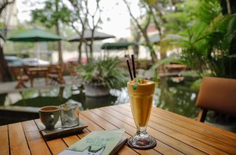 [☕️🇻🇳] Fcoffee 🥤 Top1Coffee ☕️ Thấy màu vàng là thấy hè.Lần gần nhất đến Fcoffee bạn gọi gì thế?
Một cốc sinh tố xoài, thơm, béo, sánh mịn, bên cạnh cuốn sá , shares-0✔️ , likes-14❤️️ , date-2021-04-03 03:31:46🇻🇳🇻🇳🇻🇳📰🆕