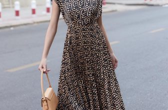 [🆕🇻🇳] SIXDO is a fashion brand founded by fashion designer DOMANHCUONG 👕 Top1Fashion 👗  𝐂𝐇𝐈𝐋𝐋𝐈𝐍 𝐖𝐄𝐄𝐊𝐄𝐍𝐃Hoà mình vào nhịp điệu sôi động của mùa hè với chiếc váy sơ mi lụa thanh lịch và đầy cuốn hút.Với thiết kế đơn giản nhưng tinh tế, chiế , shares-1✔️ , likes-79❤️️ , date-2024-05-12 08:00:21🇻🇳🇻🇳🇻🇳📰🆕