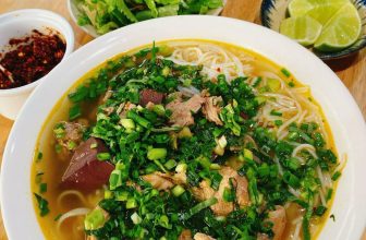 [🆕🇻🇳] CÀ MÈN – Đặc sản quê hương Quảng Trị 🍔 Top1Food 🍜 Bún bò giòThịt giò chắc nịch, lớp mỡ béo béo, thấm gia vị vừa đủ, thêm mùi thơm của sả, của ruốc… Đã rứa, tô bún còn có thêm bò tơ mềm ngọt và huyết nữa , shares-1✔️ , likes-20❤️️ , date-2024-05-22 12:23:12🇻🇳🇻🇳🇻🇳📰🆕