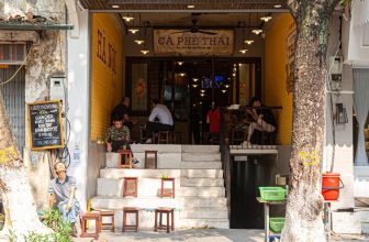 [☕️🇻🇳] Cafe Thái – 27 Triệu Việt Vương – Đây là một quán cà phê nổi bật với không gian của những năm 50 – 60 của thế kỷ 20 🥤 Top1Coffee ☕️ Cô vít lại chuẩn bị quay về. Quý khách vui lòng chuẩn bị khẩu trang, giãn cách 1m, sát khuẩn bằng cồn trước khi vào quán và hạn  , shares-0✔️ , likes-54❤️️ , date-2021-05-02 04:42:16🇻🇳🇻🇳🇻🇳📰🆕