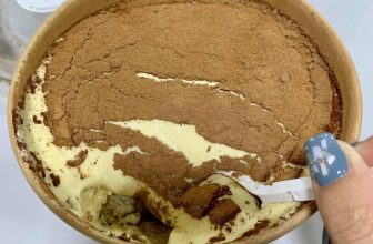 [☕️🇻🇳] 12 mois pâtisserie  🥤 Top1Coffee ☕️ Tiramisu là một loại bánh ngọt tráng miệng vị cà phê vô cùng thơm ngon
Lớp bánh nhúng cà phê xen kẽ với hỗn hợp trứng, đường, p , shares-0✔️ , likes-2❤️️ , date-2021-05-21 10:03:11🇻🇳🇻🇳🇻🇳📰🆕