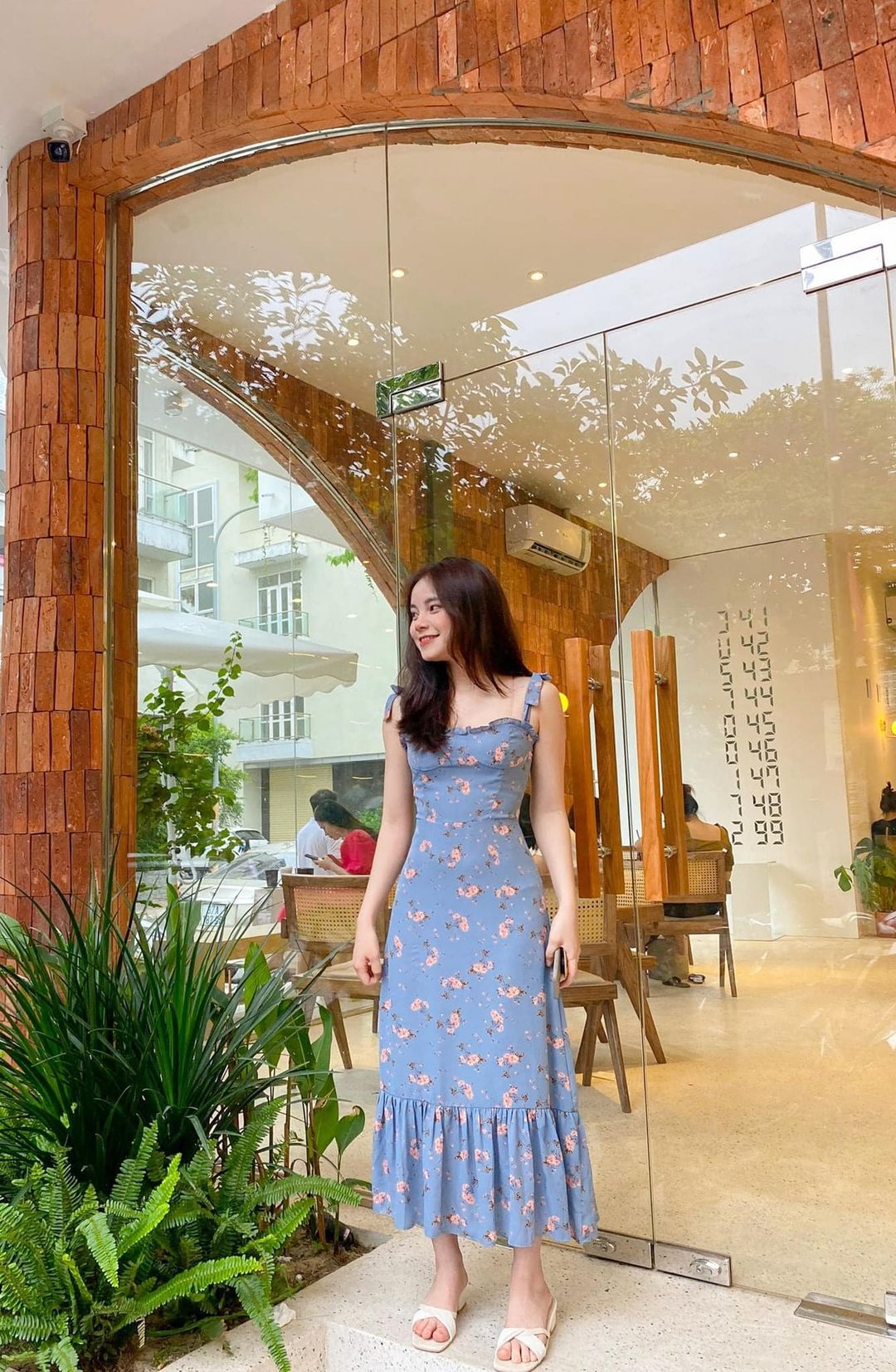 Một chờ hai đợi ba trông
Hỏi người có định yêu không mà nhìn?
—————————————
Ngọc Yến
white coffee
43 phan chu trinh
#whitec