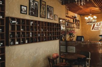 [☕️🇻🇳] Cố Thời Coffee 🥤 Top1Coffee ☕️ Tình yêu đối với máy phim là điều vẫn còn nguyên vẹn ở Cố Thời, vậy nên khi bạn bước vào tiệm sẽ thấy xung quanh toàn là máy phi , shares-0✔️ , likes-9❤️️ , date-2021-12-09 04:09:09🇻🇳🇻🇳🇻🇳📰🆕