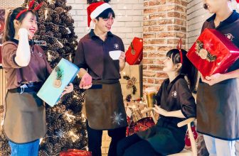 [☕️🇻🇳] Koi Coffee – Koi Cafe – điểm đến của mọi nhà 🥤 Top1Coffee ☕️  Hạnh phúc không phải là bạn được tặng một cây thông to lớn trước nhà, được đi ăn ở những nơi sang trọng, tặng nhau những món qu , shares-7✔️ , likes-377❤️️ , date-2021-12-23 00:37:24🇻🇳🇻🇳🇻🇳📰🆕