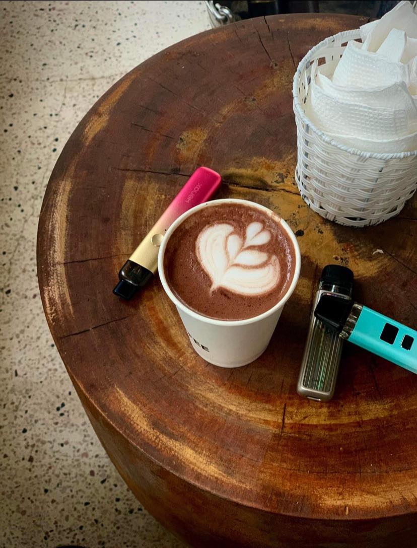 [☕️🇻🇳] White Coffee Vinh – Cafe phong cách Hàn Quốc 🥤 Top1Coffee ☕️ Đếm ngược 1 ngày để chúng mình nói lời tạm biệt với năm 2021, bởi 2022 đã đến rất gần rồi. Một ngày cuối năm đặc biệt, thật muốn , shares-0✔️ , likes-559❤️️ , date-2021-12-30 08:14:48🇻🇳🇻🇳🇻🇳📰🆕