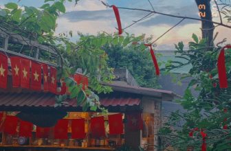 [☕️🇻🇳] 22 phẩy 5 coffee 🥤 Top1Coffee ☕️ Ngày không em, quán vắng không buông tiếng đàn
… ———
Nhân một ngày mưa thì mình đăng ảnh nắng
Ngày cuối tháng 3,2022K33/H , shares-0✔️ , likes-49❤️️ , date-2022-03-31 03:36:37🇻🇳🇻🇳🇻🇳📰🆕