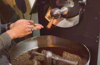 [☕️🇻🇳] Root Coffee Roastery 🥤 Top1Coffee ☕️ Cafe góc quán quen ngày mưa với những bài nhạc cũ. Mẻ cà phê rang mới cho cuối tuần vẫn thơm hương trái cây nhẹ nhàng mời bạn gh , shares-2✔️ , likes-12❤️️ , date-2022-04-01 08:57:14🇻🇳🇻🇳🇻🇳📰🆕