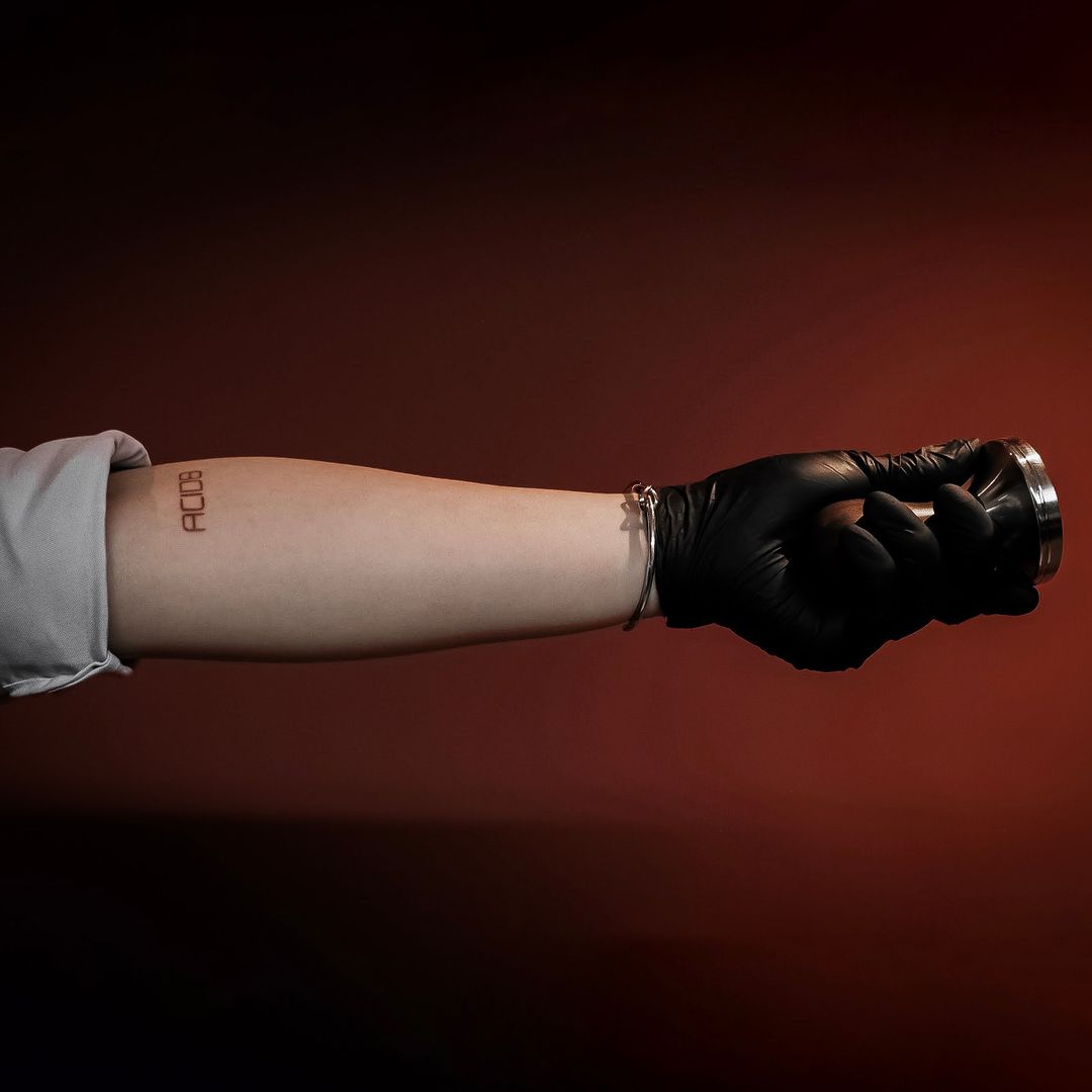 [☕️🇻🇳] ACID8 Specialty Coffee 🥤 Top1Coffee ☕️ HÌNH XĂM NHỎ VÀ LÝ DO BẮT ĐẦU 
  
Hà Nội một chiều âm u trở gió, Phương ngồi cạnh tôi bên bậc thềm quen thuộc của ACID8. Cô bari , shares-3✔️ , likes-118❤️️ , date-2022-04-21 02:00:03🇻🇳🇻🇳🇻🇳📰🆕