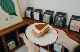 [☕️🇻🇳] The Comma coffee 🥤 Top1Coffee ☕️ WEEKLY COFFEE PAIRING – TIRAMISU CHEESECAKEThêm một tuần mới lại đến và cũng là thời điểm The Comma muốn giới thiệu món bánh t , shares-0✔️ , likes-5❤️️ , date-2022-04-18 04:53:01🇻🇳🇻🇳🇻🇳📰🆕