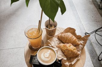 [☕️🇻🇳] GẤU Coffee – Bakery 🥤 Top1Coffee ☕️ Nghỉ trưa thôi cả nhà ơi …𝐆𝐀̂́𝐔 𝐂𝐎𝐅𝐅𝐄𝐄 & 𝐁𝐀𝐊𝐄𝐑𝐘
𝟏st 𝐇𝐨𝐚̀𝐧𝐠 𝐓𝐡𝐚̀𝐧𝐡 𝐓𝐨𝐰𝐞𝐫 – 𝟏𝟏𝟒 𝐌𝐚𝐢 𝐇𝐚̆́𝐜 Đ𝐞̂́. 𝐇𝐚𝐢 𝐁𝐚̀ 𝐓𝐫𝐮̛𝐧𝐠 • 𝐇𝐚̀ 𝐍𝐨̣̂𝐢
, shares-0✔️ , likes-85❤️️ , date-2022-05-20 04:27:06🇻🇳🇻🇳🇻🇳📰🆕