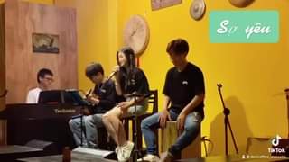 Cuộc tình dù đúng dù sai thì hôm nay đích thực là thứ 7 
Thứ 7 ở ĐÈN có
Giao lưu acoustic: 20h - 22h
Piano: 𝐊𝐡𝐚̆́𝐜 𝐓𝐨𝐚̀𝐧