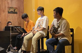 [☕️🇻🇳] Đèn Coffee 🥤 Top1Coffee ☕️ Hôm nay xuống phố cùng Đèn,
Ngày mai quay lại hẹn chàng đi chơi
Ai qua Đèn xứng đáng có được người yêu nè
—
𝐆𝐮𝐢𝐭𝐚𝐫: Gia Kh , shares-0✔️ , likes-6❤️️ , date-2022-07-09 08:20:12🇻🇳🇻🇳🇻🇳📰🆕