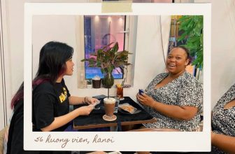 [☕️🇻🇳] Premier Coffee and Tea 🥤 Top1Coffee ☕️   Say mê nụ cười của bạn khách nước ngoài tại góc nhỏ 56 Huương Viên
Chúng mình vô cùng hạnh phúc khi thấy các bạn ghé thăm P , shares-1✔️ , likes-16❤️️ , date-2022-08-17 12:17:45🇻🇳🇻🇳🇻🇳📰🆕