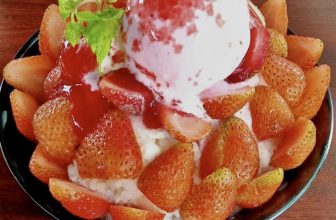 [☕️🇻🇳] Seaside Cafe 🥤 Top1Coffee ☕️ Như này đã đủ 𝐌𝐥𝐞𝐦 chưa ạ?
#Bingsu to ú ụ, viên kem mát lạnh quyện chút sốt dâu thơm ngon. Lại còn full topping em dâu tây tươi  , shares-5✔️ , likes-19❤️️ , date-2022-10-07 08:28:18🇻🇳🇻🇳🇻🇳📰🆕