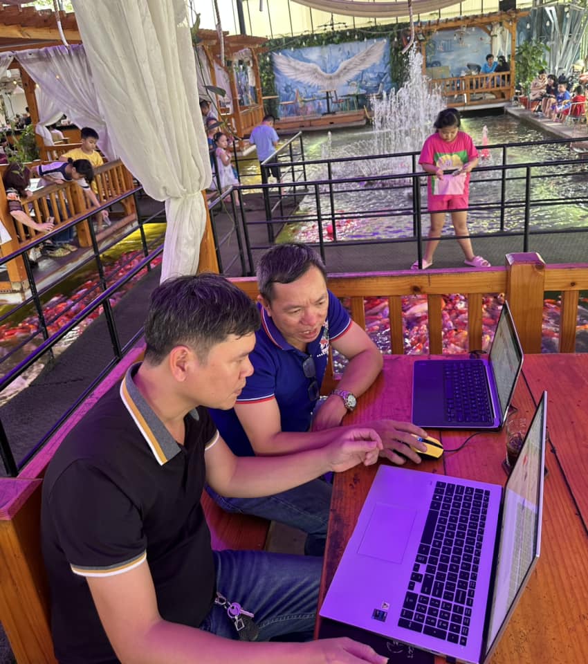 [☕️🇻🇳] Koilands Coffee 🥤 Top1Coffee ☕️ Có những ngày con nắng bỏ ta đi
Chỉ để lại những cơn mưa ầm ì,xối xả
Phố bớt đông người và đường không còn hối hả
Ta trở về con  , shares-1✔️ , likes-11❤️️ , date-2022-12-08 07:33:38🇻🇳🇻🇳🇻🇳📰🆕