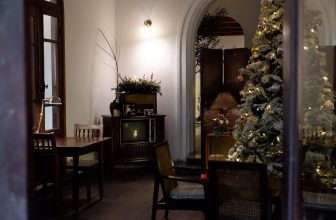 [☕️🇻🇳]  De.TẦM Cafe – Coffee – Bistro 🥤 Top1Coffee ☕️ Cả một Hà Nội thật “Tây”thu nhỏ bên cạnh cây thông trang hoàng. Giáng Sinh ở khắp mọi nơi, ở de.Tầm cũng sẵn sàng mời bạn ghé ch , shares-1✔️ , likes-18❤️️ , date-2022-12-15 08:19:55🇻🇳🇻🇳🇻🇳📰🆕