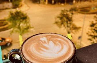 [☕️🇻🇳] Newland Coffee 🥤 Top1Coffee ☕️  Trời tạnh mưa rồi đi cà phê thôi nào!
Một ly cà phê ấm nóng giữa tiết trời hơi se lạnh là một sự lựa chọn hoàn hảo cho buổi tố , shares-0✔️ , likes-23❤️️ , date-2023-03-30 13:50:34🇻🇳🇻🇳🇻🇳📰🆕