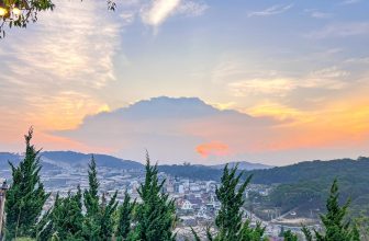 [☕️🇻🇳] Ngày của Nắng Coffee+ 🥤 Top1Coffee ☕️ Bình Yên ở đâu?
Bình Yên ở nơi đây bạn nè, Nắng nằm trên một ngọn đồi, nơi đủ cao để ngắm một phần thành phố Đà Lạt! Chiu chiu  , shares-0✔️ , likes-27❤️️ , date-2023-03-31 02:50:40🇻🇳🇻🇳🇻🇳📰🆕