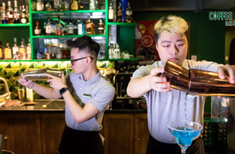 [☕️🇻🇳] Coffee Club 🥤 Top1Coffee ☕️ Mọi người bảo  #bartender là cái nghề “hào hoa”. Tóc vuốt vuốt, quần áo là lượt, người “crush “thì cứ gọi là đứng chật cả khu ph , shares-0✔️ , likes-15❤️️ , date-2023-04-20 13:00:01🇻🇳🇻🇳🇻🇳📰🆕