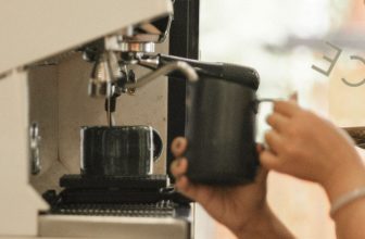 [☕️🇻🇳] The Comma coffee 🥤 Top1Coffee ☕️ Những ngày lễ này, đến dòng cà phê cũng thong thả chảy..
______
The Comma Coffee
21 Hoa Mai, phường 2, quận Phú Nhuận
Openi , shares-0✔️ , likes-10❤️️ , date-2023-04-30 03:01:04🇻🇳🇻🇳🇻🇳📰🆕