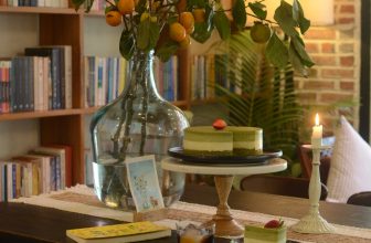 [☕️🇻🇳] PHD Book – Coffee 🥤 Top1Coffee ☕️ Mùa hồng trứng, hồng giòn, hồng dẻo… Đà Lạt
Mùa quét hoa giấy hồng rụng kín sân.
Mùa vẫn còn rảnh để làm bánh, uống cà phê m , shares-0✔️ , likes-65❤️️ , date-2023-09-20 06:42:22🇻🇳🇻🇳🇻🇳📰🆕