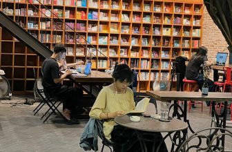[☕️🇻🇳] Nhã Nam Books N’ Coffee 🥤 Top1Coffee ☕️ “Tôi là bạn và bạn là tôi. Chúng ta một mình, nhưng không đơn độc. Chúng ta mắc kẹt trong thời gian, nhưng ta cũng ở trong vô tậ , shares-1✔️ , likes-50❤️️ , date-2023-10-14 09:57:36🇻🇳🇻🇳🇻🇳📰🆕
