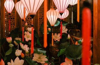 [☕️🇻🇳] Khóm Coffee & Tea 🥤 Top1Coffee ☕️ Bên cạnh những ngôi nhà cổ, người ta thường nhớ về Hội An bởi đèn lồng thủ công mang nhiều màu sắc xinh đẹp. Những chiếc đèn tự  , shares-0✔️ , likes-21❤️️ , date-2023-10-24 03:00:49🇻🇳🇻🇳🇻🇳📰🆕