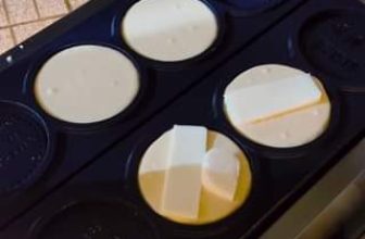 [☕️🇻🇳] Le Petit Cafe’ 🥤 Top1Coffee ☕️ Bùng nổ hương vị 2 mùi nhân bánh SEASONAL #lepetittn chỉ mở bán dịp Giáng Sinh này   Ghé quán để thưởng thức #bánhđồngxuphômai p , shares-0✔️ , likes-0❤️️ , date-2023-11-19 09:20:34🇻🇳🇻🇳🇻🇳📰🆕