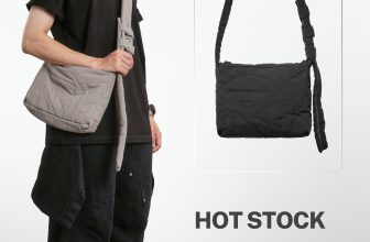 [🆕🇻🇳] [ Hanoi-Riot ] – Thiết kế độc đáo làm nên cá tính, phong cách của bạn 👕 Top1Fashion 👗  𝗛𝗢𝗧 𝗦𝗧𝗢𝗖𝗞
Quilted Symbol Crossbody Bag now available!
> Color: Black/ Grey
> Size: 20cm x 27cm x 8cm
–
Online only!
HÀNG HOT
Túi đeo chéo Quilt , shares-0✔️ , likes-88❤️️ , date-2023-12-05 04:03:01🇻🇳🇻🇳🇻🇳📰🆕