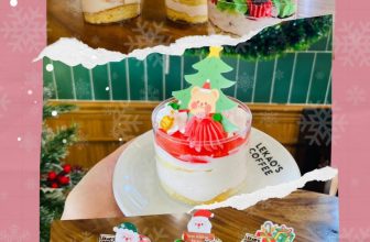 [☕️🇻🇳] LeKao’s Coffee 🥤 Top1Coffee ☕️ ” Thưởng thức bánh với 𝙇𝙚𝙆𝙖𝙤’𝙨 𝘾𝙤𝙛𝙛𝙚𝙚 không chỉ ngon mà phải đẹp và hợp trend nữa nha khách ơi !!! ”Hòa nhịp không khí Noel n , shares-2✔️ , likes-21❤️️ , date-2023-12-15 09:00:42🇻🇳🇻🇳🇻🇳📰🆕