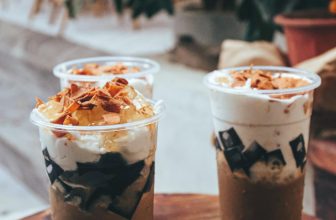 [☕️🇻🇳] Coffee TALK 🥤 Top1Coffee ☕️ Sương sáo đã zìa. Hôm nay Bếp lại bung lụa cf phê cốt dừa đặc biệt full topping này nhé.
35k/1ly- chỉ duy nhất 1 size to ú ụ 7 , shares-0✔️ , likes-2❤️️ , date-2024-02-19 23:55:52🇻🇳🇻🇳🇻🇳📰🆕