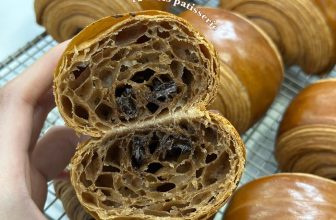 [☕️🇻🇳] 12 mois pâtisserie  🥤 Top1Coffee ☕️ PAIN AU CHOCOLAT
Sử dụng bơ cán cao cấp từ Pháp cùng bột cacao hershey
Nhân socola stick hãng Barry
______________
𝙁𝙧𝙤𝙢 𝙛𝙡𝙤 , shares-0✔️ , likes-5❤️️ , date-2024-03-22 05:26:00🇻🇳🇻🇳🇻🇳📰🆕