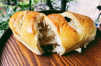 [☕️🇻🇳] Coffee TALK 🥤 Top1Coffee ☕️ Em có bánh mỳ nho dừa mới ra lò ngon cực
À nhân viên túm tụm vô khen
Em đang béo nên nhìn thèm thôi  Các chị/em cứ thử đi
, shares-0✔️ , likes-2❤️️ , date-2024-03-28 07:58:38🇻🇳🇻🇳🇻🇳📰🆕