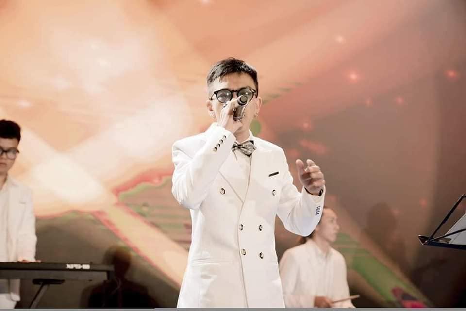 [🆕🇻🇳] P.H.Eberlly customers will be the most delicate girls 👕 Top1Fashion 👗  𝗕𝗹𝗼𝗺𝗺𝗶𝗲 𝗧𝗼𝗽 nữ tính và điệu đà với thiết kế trễ vai , chất liệu gấm hoạ tiết vân chìm nổi trang nhã .
Sản phẩm thiết kế độc quyền bởi P.H.Eberlly .
#PHE , shares-1✔️ , likes-11❤️️ , date-2024-04-01 07:45:49🇻🇳🇻🇳🇻🇳📰🆕