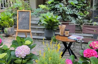 [☕️🇻🇳] Charm Coffee 🥤 Top1Coffee ☕️ Một cốc cà phê, một bánh, một lọ hoa
Một góc ung dung giống ở nhà
Một mình bỗng thấy đời thư thả
Làm việc cũng thấy đời thật  , shares-0✔️ , likes-15❤️️ , date-2024-04-04 08:08:42🇻🇳🇻🇳🇻🇳📰🆕