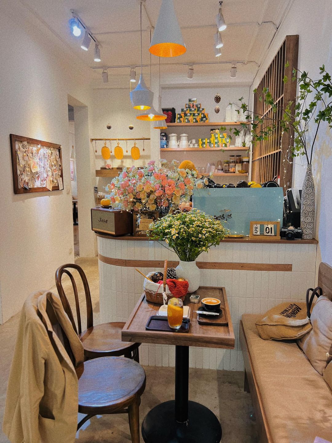 [☕️🇻🇳] Charm Coffee 🥤 Top1Coffee ☕️ Nếu yêu đúng người, quý bạn sẽ là những bông hoa xinh đẹp…
 Còn nếu ghé Charm, quý bạn sẽ luôn được nâng niu như nàng công chúa  , shares-2✔️ , likes-16❤️️ , date-2024-04-10 08:51:24🇻🇳🇻🇳🇻🇳📰🆕