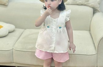 [🆕🇻🇳] Lullaby luôn hiểu rõ nhu cầu 😎❤️️⭐️ Bộ bé gái siêu xinh – Mẫu thiết kế – chỉ 145k/ bộ
Hàng siêu đẹp – chất siêu thích
Thiết kế áo thêu hoa tay cánh tiên kết hợp quần kaki siêu xinh. Thiết  , shares-0✔️ , likes-0❤️️ , date-2024-05-17 04:30:15🇻🇳🇻🇳🇻🇳📰🆕