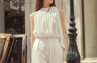[🆕🇻🇳] Huong Boutique – Định hướng phong cách thời trang 👕 Top1Fashion 👗   𝐌𝐔𝐒𝐓 𝐇𝐀𝐕𝐄 𝐒𝐈𝐋𝐊 𝐁𝐋𝐎𝐔𝐒𝐄Thiết kế áo Silk Blouses bán chạy nhất mùa hè này của nhà HUONG, mẫu áo cổ yếm với chất liệu thoáng mát và bay bổng. Nàng có thể p , shares-2✔️ , likes-26❤️️ , date-2024-05-10 13:00:29🇻🇳🇻🇳🇻🇳📰🆕