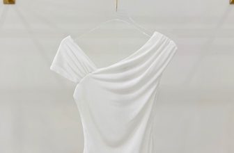 [🆕🇻🇳] CEVONNI 👕 Top1Fashion 👗  𝐀𝐦𝐞𝐥𝐥𝐢 𝐓𝐨𝐩 𝐱 𝐒𝐨𝐩𝐡𝐢𝐞 𝐏𝐚𝐧𝐭𝐬: 𝐓𝐢𝐦𝐞𝐥𝐞𝐬𝐬 𝐄𝐥𝐞𝐠𝐚𝐧𝐜𝐞Mẫu áo thun hot hit của CEVONNI với biến tấu cổ lệch và tay nhúnkhi phối cùng quần jean cạp cao sẽ mang lại h , shares-1✔️ , likes-51❤️️ , date-2024-05-13 01:00:18🇻🇳🇻🇳🇻🇳📰🆕