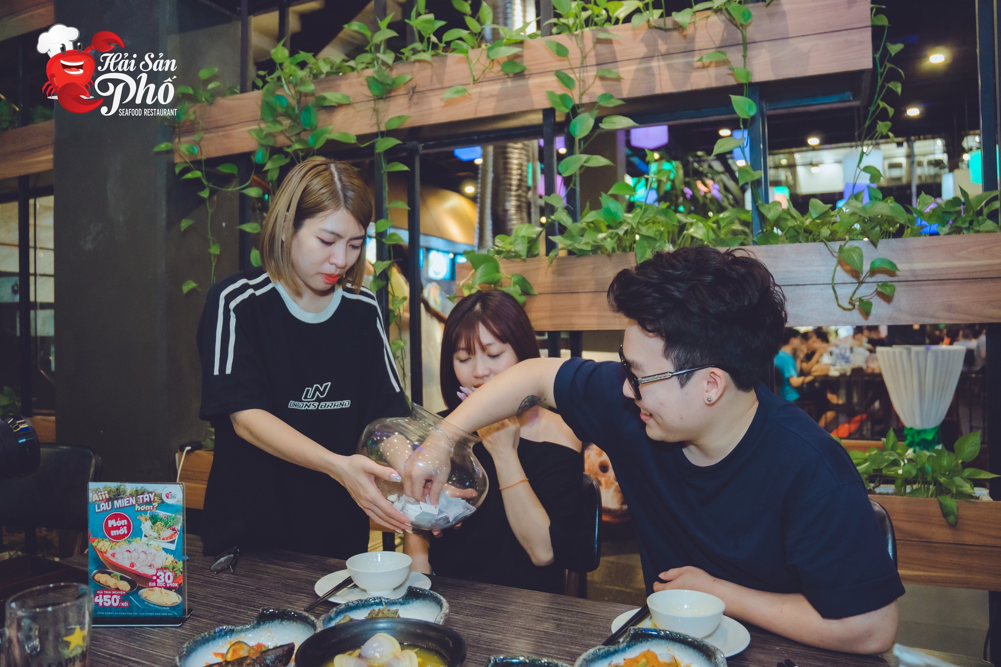 [🆕🇻🇳] Hải Sản Phố – 48 Liễu Giai 🍔 Top1Food 🍜  𝟮𝟬𝗵𝟬𝟬 TỐI NAY – BẠN ĐÃ SẴN SÀNG CHO CHƯƠNG TRÌNH BỐC THĂM TẠI HẢI SẢN PHỐ CHƯA??

100% trúng thưởng với hàng trăm phần quà hấp dẫn! Giải đặc biệt: 01 con  , shares-0✔️ , likes-31❤️️ , date-2024-05-18 04:02:49🇻🇳🇻🇳🇻🇳📰🆕