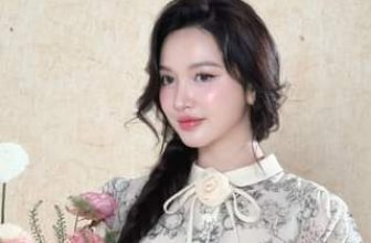 [🆕🇻🇳] Kate By Linh Nguyen – Kim Mã 😎❤️️⭐️ 𝐷𝑟𝑒𝑠𝑠𝑒𝑠 𝑓𝑜𝑟 𝑠𝑢𝑛𝑛𝑦 𝑑𝑎𝑦
Thả dáng yêu kiều cùng guu thời trang ấn tượng cùng thiết kế váy điệu cho ngày nắng thong dong.
Đặt hàng online click ngay:
# , shares-0✔️ , likes-0❤️️ , date-2024-05-14 02:39:13🇻🇳🇻🇳🇻🇳📰🆕