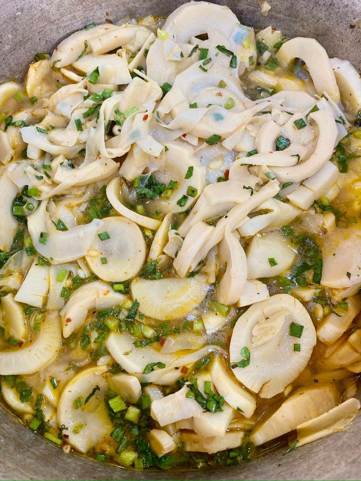 [🍜🇻🇳] CÀ MÈN – Đặc sản quê hương Quảng Trị 🍔Top1Food 🍜 – Series tiếng Quảng Trị quay lại rồi đây nì anh chị ơiii!Bữa nớ, bạn đạ …