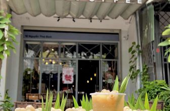 [☕️🇻🇳] Anni Coffee Cà Mau  🥤 Top1Coffee ☕️  Trà long nhãn và long nhãn hạt sen với topping nhãn ú ụ, cực nhiều nhãn luôn, trái nào cũng giòn giòn nhai sướng lắm à nha.G , shares-1✔️ , likes-8❤️️ , date-2024-04-20 01:30:33🇻🇳🇻🇳🇻🇳📰🆕