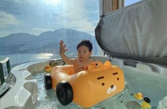 [🆕🇻🇳] Nhà Hạt Dẻ – Thời trang Trẻ em và Gia đình 😎❤️️⭐️ Phao bơi ô tô chống lật hot hit cho các bé. Vừa có che nắng lại vừa an toàn chống lật cho các bé. Ra bể bơi thích quá luôn ah
Năm nay canh mãi mới về được , shares-0✔️ , likes-0❤️️ , date-2024-04-25 03:51:32🇻🇳🇻🇳🇻🇳📰🆕