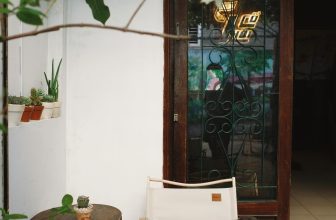 [☕️🇻🇳] Cố Thời Coffee 🥤 Top1Coffee ☕️ Quán nay thay áo mới, cho một ngày hè vừa sang.
Ở đây tụi mình có gió, có nắng, có cà phê ngon và có em bé mèo Xám thoắt ẩn tho , shares-0✔️ , likes-21❤️️ , date-2024-04-23 06:08:03🇻🇳🇻🇳🇻🇳📰🆕