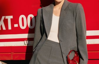 [🆕🇻🇳] Huong Boutique – Định hướng phong cách thời trang 👕 Top1Fashion 👗   𝐆𝐑𝐄𝐘 𝐈𝐒 𝐓𝐇𝐄 𝐍𝐄𝐖 𝐁𝐋𝐀𝐂𝐊Nhắc đến màu sắc trong thời trang, người ta thường hay nghĩ đến hai tông màu cơ bản: trắng hoặc đen. Nhưng bên cạnh đó, một tông  , shares-10✔️ , likes-129❤️️ , date-2024-05-07 07:22:54🇻🇳🇻🇳🇻🇳📰🆕