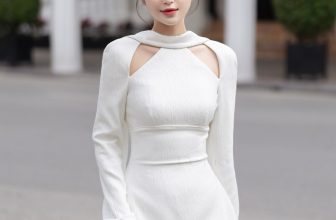 [🆕🇻🇳] DeNio – Phá bỏ lối mòn cũ của thời trang Việt 👕 Top1Fashion 👗  𝐃𝐞𝐧𝐢𝐨’𝐬 𝐌𝐮𝐬𝐞 𝐅𝐞𝐞𝐝𝐛𝐚𝐜𝐤
____
Dáng chân váy chữ A và thiết kế cổ yếm tạo nên kiểu dáng cổ điển nhưng không mất đi sự sang trọng. Hoàn hảo cho bất kỳ dịp đặc b , shares-8✔️ , likes-33❤️️ , date-2024-05-09 13:00:21🇻🇳🇻🇳🇻🇳📰🆕